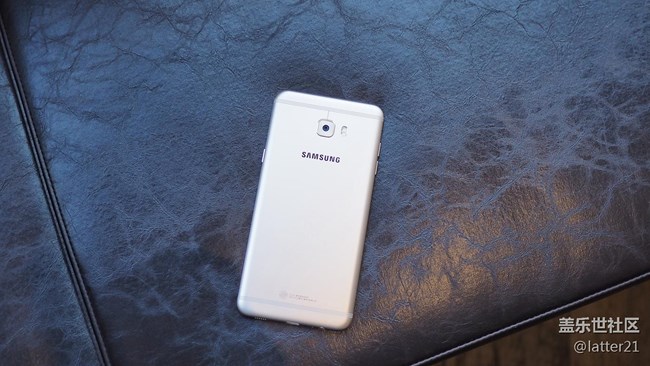 三星Galaxy C7 Pro上手評，準日常機