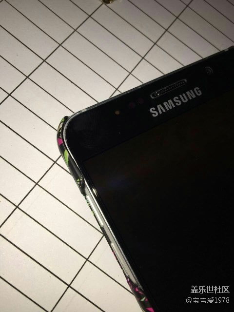 note5換屏幕翹著，售后說正常