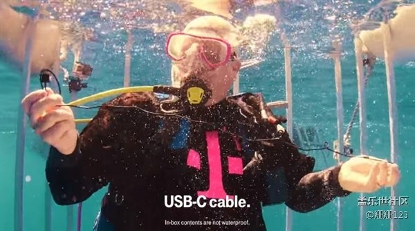 三星S8水下開箱：竟然引來了鯊魚群