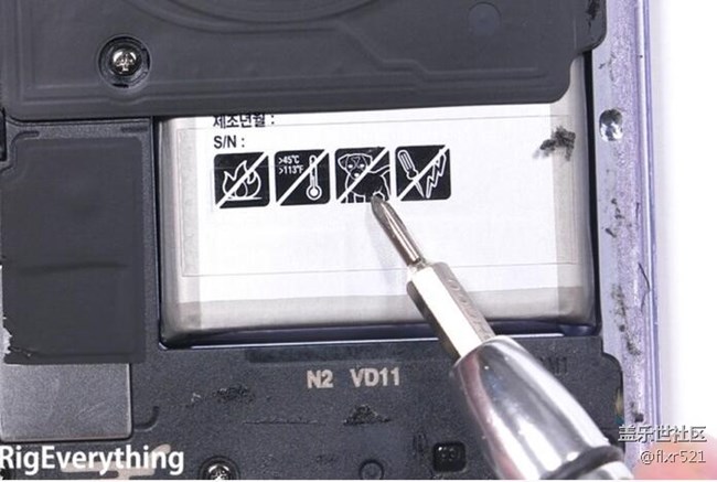 想知道S8為什么在電池上打出“請勿靠近寵物狗” 的提示嗎？