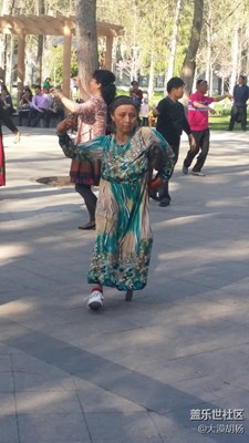 生活再艱難，我們也要快樂的面對