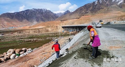青海循化大力加山修高速路