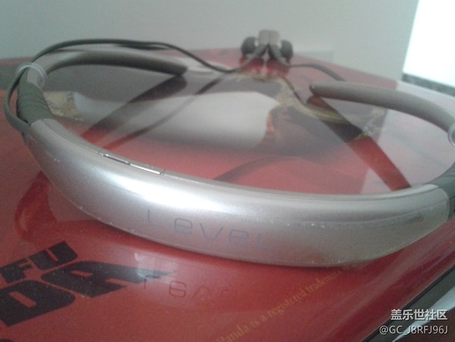 #我是極客#  三星Level   U藍(lán)牙耳機(jī)