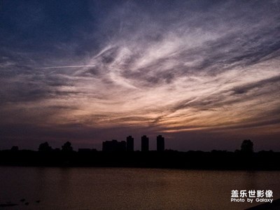海上升明月
