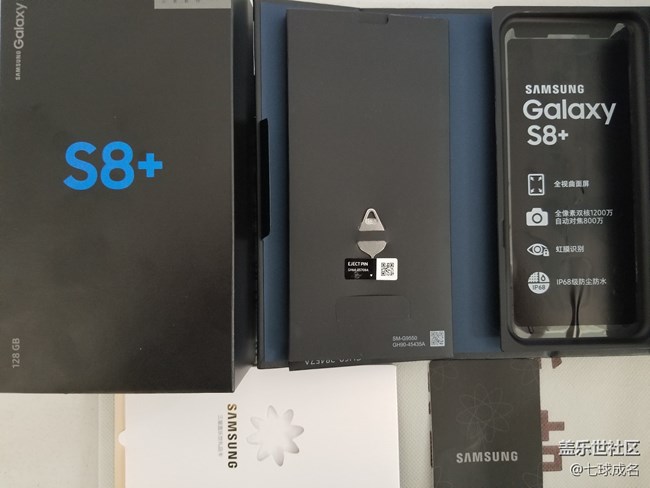 今天早上已經(jīng)拿到S8+，簡單發(fā)張圖吧。