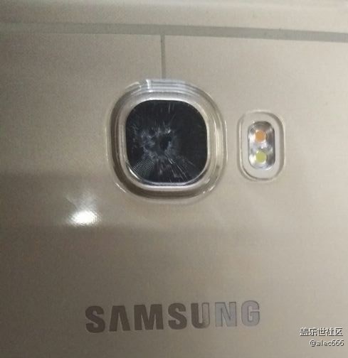 悲催的早上，攝像頭玻璃碎了