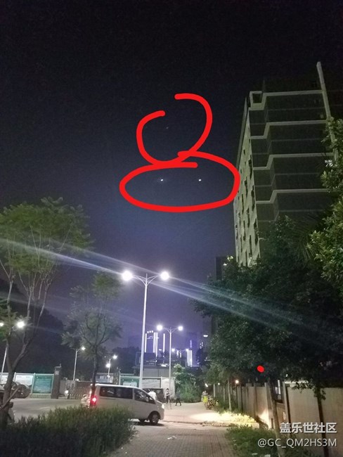 三星s7e夜拍有小星星，現(xiàn)實中是沒有的，怎么回事？