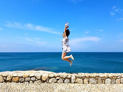 待出發(fā)的遠(yuǎn)方，有藍(lán)天白云和大海的方向