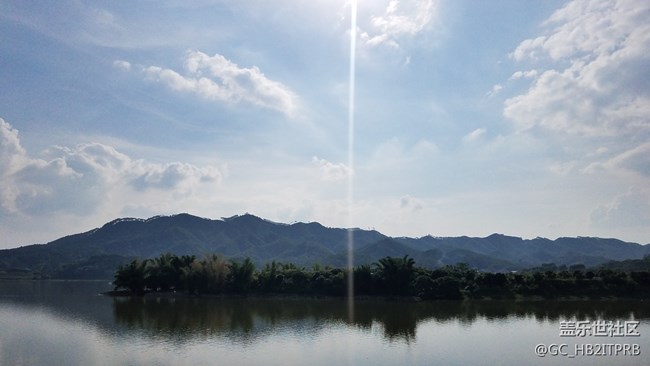 一個(gè)偏遠(yuǎn)山區(qū)的小江