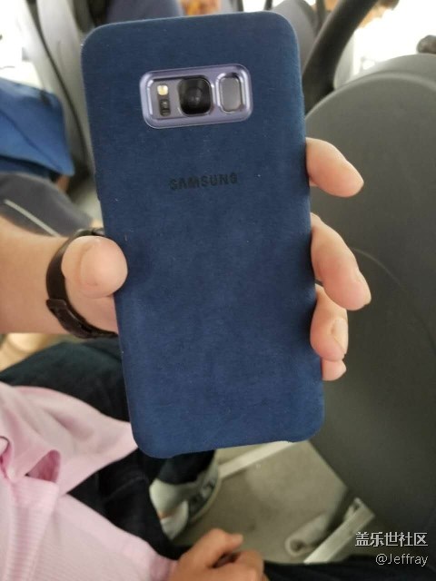 官方拖把套，手感不錯(cuò)，就是有點(diǎn)吸灰。