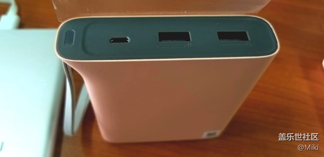 【開(kāi)箱】三星水壺移動(dòng)電源情侶套裝