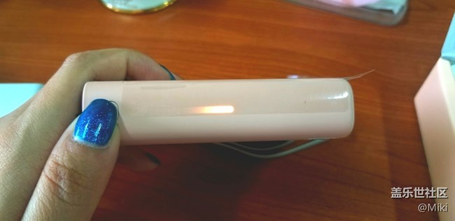 【開(kāi)箱】三星水壺移動(dòng)電源情侶套裝