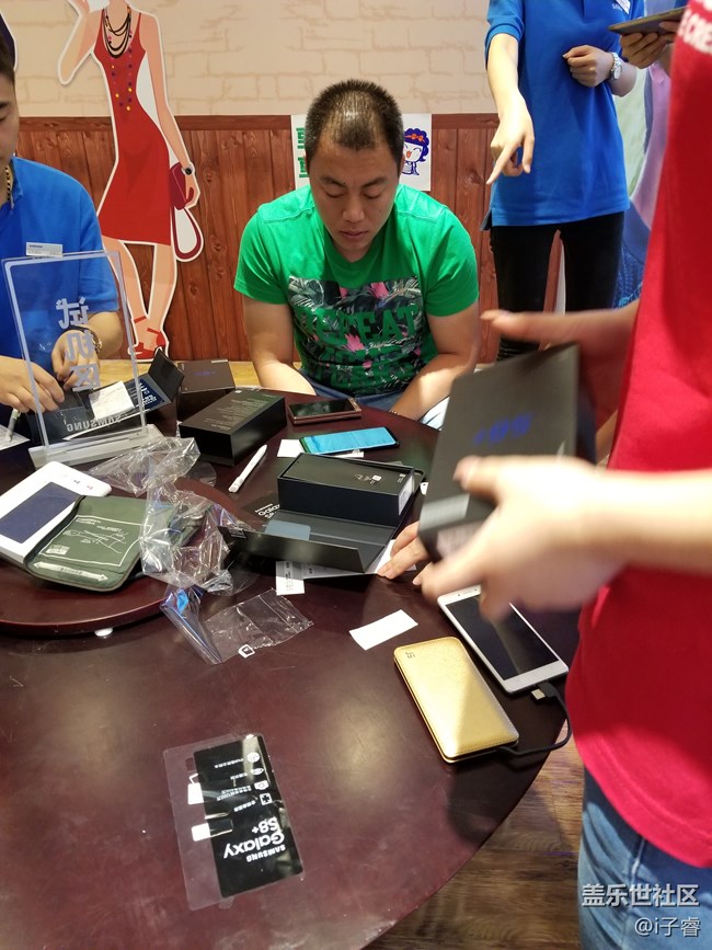 22號(hào)買S8+店里隨拍取機(jī)客戶