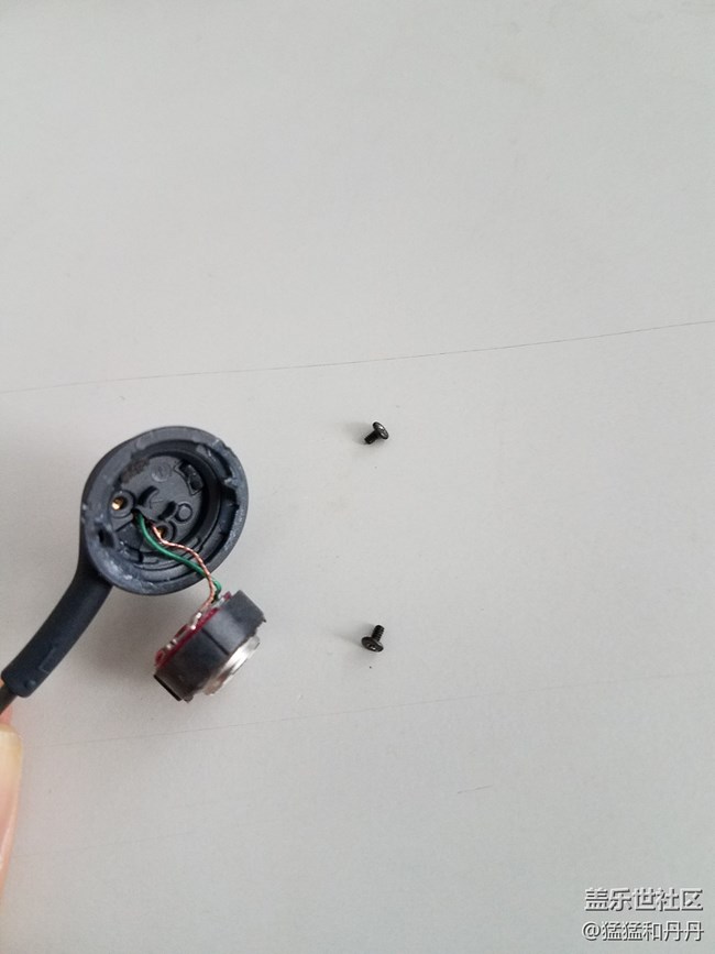 自己好奇s8的無原裝耳機但是對比了朋友的真正國行差別很大