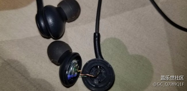 s8+原裝耳機(jī)突然開了？？