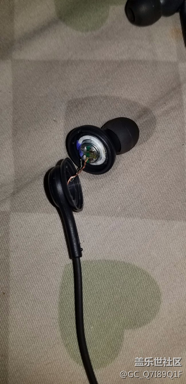 s8+原裝耳機(jī)突然開了？？