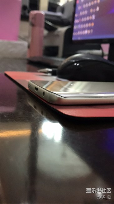 剛過(guò)保電池就把后殼鼓開(kāi)了