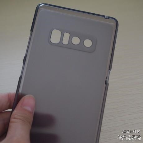 三星Note 8保護(hù)套曝光 這開孔有點(diǎn)多呀！