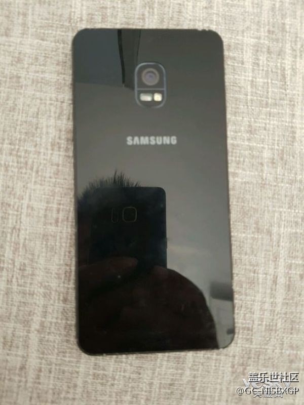 5999元!三星S8直屏版現(xiàn)身閑魚(yú):支持屏下指紋