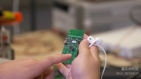 再不用擔(dān)心沒電 全球首款無電池手機誕生了 再不用擔(dān)心沒電 全球首款無電池手機誕生了