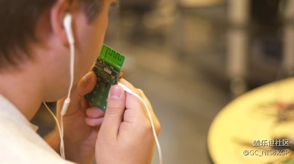 再不用擔(dān)心沒電 全球首款無電池手機誕生了 再不用擔(dān)心沒電 全球首款無電池手機誕生了