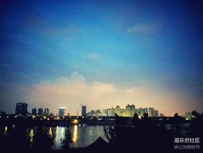 唯有心之藍，沒有夜的黑！