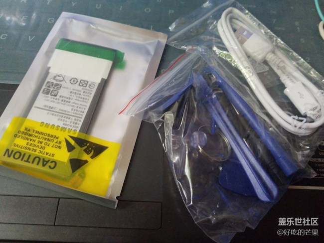 準備自己動手換電池。