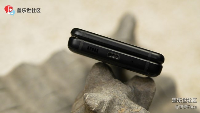 雙屏翻蓋商務(wù)旗艦機(jī)駕到 三星領(lǐng)世旗艦8圖賞