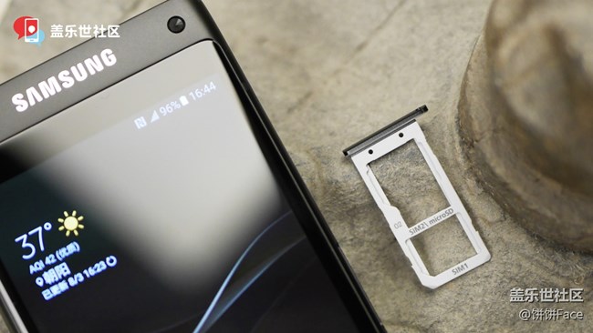 雙屏翻蓋商務(wù)旗艦機(jī)駕到 三星領(lǐng)世旗艦8圖賞