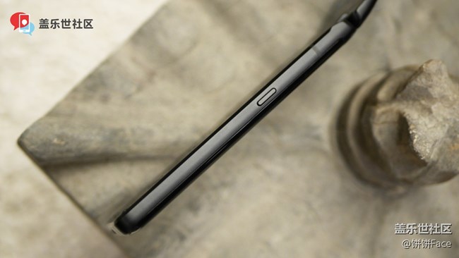 雙屏翻蓋商務(wù)旗艦機(jī)駕到 三星領(lǐng)世旗艦8圖賞