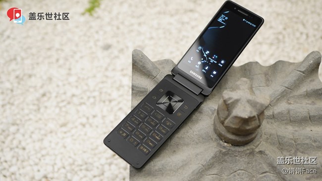 雙屏翻蓋商務(wù)旗艦機(jī)駕到 三星領(lǐng)世旗艦8圖賞