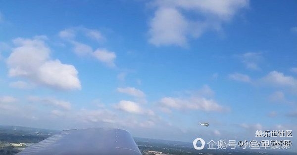 三星手機(jī)從飛機(jī)墜下，落地后完好無損，火了