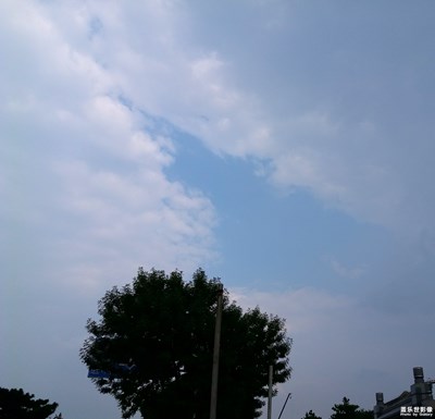 一半陰雨，一半晴朗