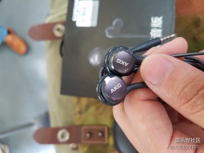 心血來(lái)潮 搞了個(gè)AKG調(diào)音版的耳機(jī) 小開(kāi)箱