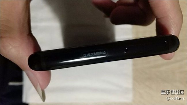 s8頂端的有個(gè)qualcomm 4g標(biāo)簽?zāi)芊袼旱? title=