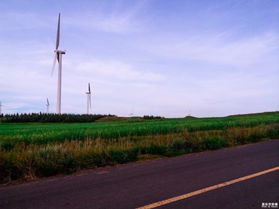 天路邊的風(fēng)車