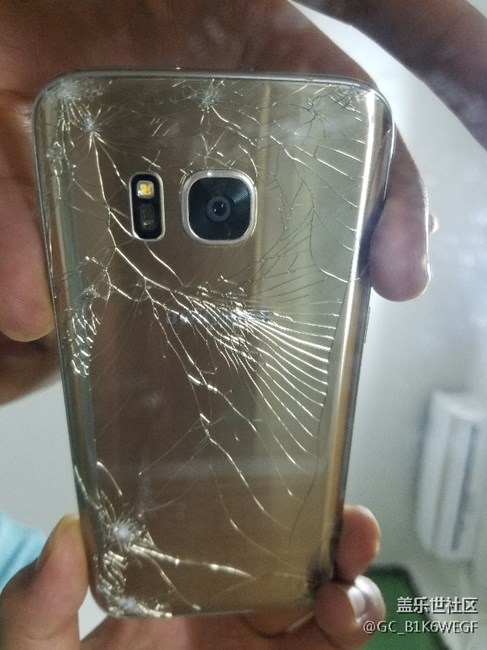 摔一下就這樣，所以說沒什么必要大家真的不要裸奔