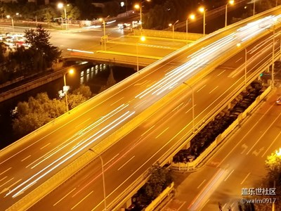 今夜的月亮和街!夜拍神器。。。