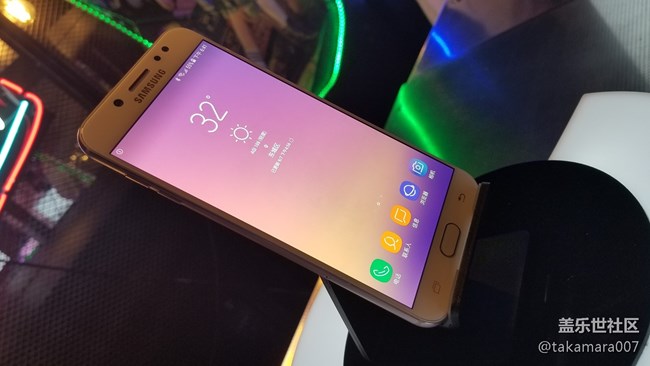 三星C8中國(guó)發(fā)布，嘻哈歌手助力燃爆全場(chǎng)