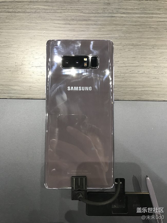 三星蓋樂世Note8銀色（紫色？粉色？）細節(jié)賞析圖