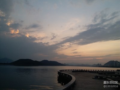 《吃喝玩樂》+湖畔黃昏風光