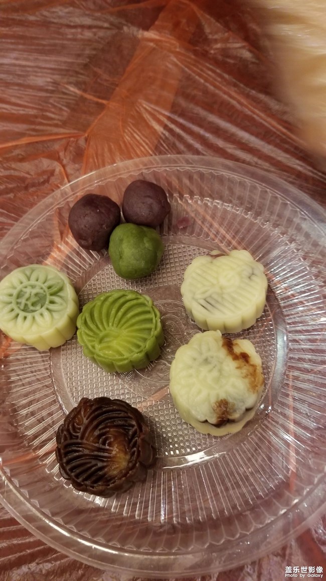 十一假期團(tuán)圓季+制作月餅