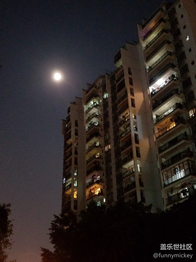 三星S8+與Note7分別拍圓月的對比照片