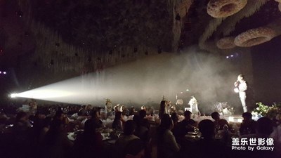 《光影交錯(cuò)的世界》+銀光照壁情竇開(kāi)