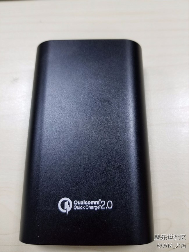anker的這款充電寶也不能快充了……