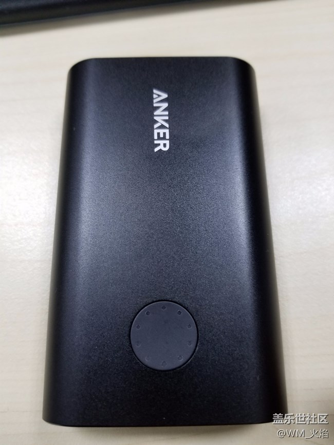 anker的這款充電寶也不能快充了……