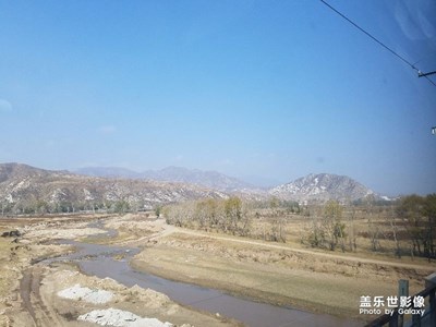 列車上拍，山川秋色