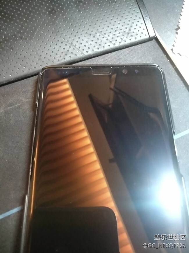 給大家分享一款全屏全貼合的真正的鋼化膜吧