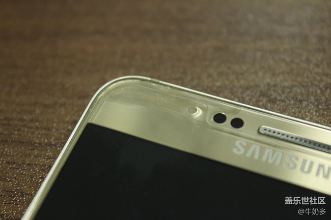 屏幕脫膠了，求助