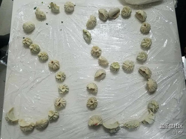 新疆分公司庫爾勒小區(qū)奔跑團(tuán)--好吃不過餃子，溫暖不過團(tuán)隊